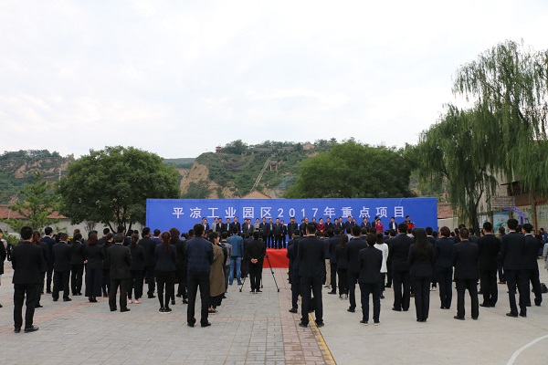 市委副書記、市長(zhǎng)王奮彥帶隊(duì)觀摩督查公司項(xiàng)目建設(shè)工作(圖3)