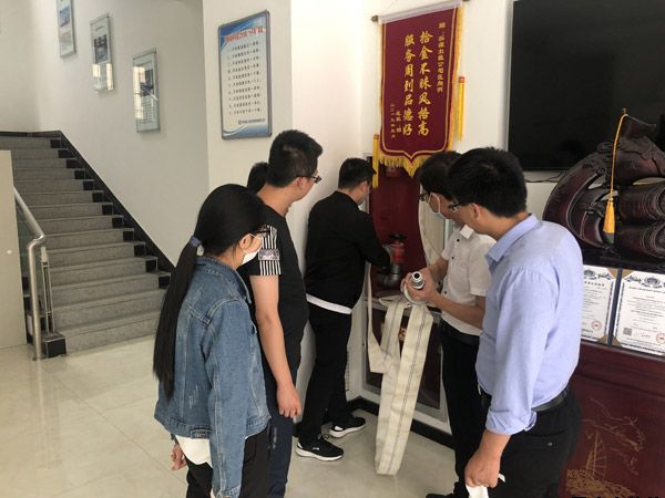 泓源新能源公司、出租車公司聯(lián)合開(kāi)展消防安全演練(圖2)